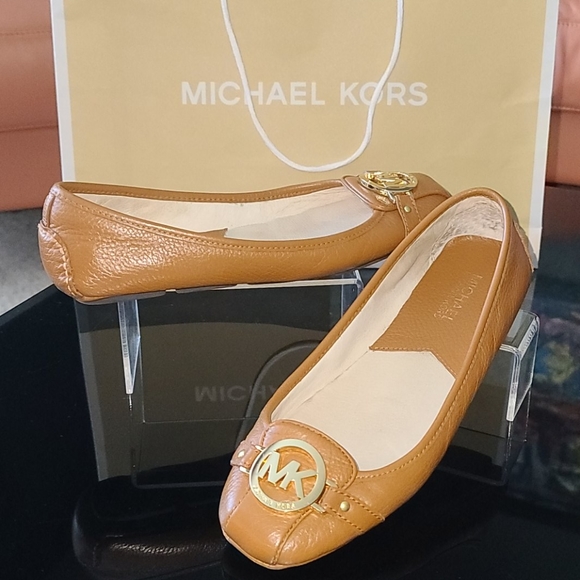 Michael Kors Shoes - Michael Kors Lillie Leather Moccasin Sz: 8.5